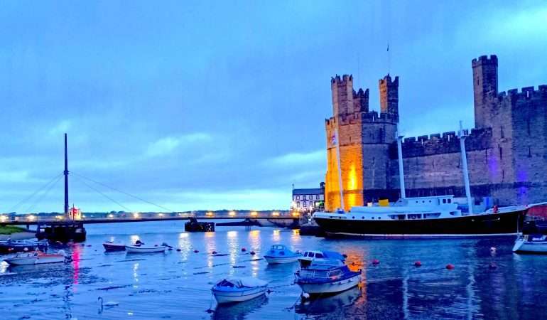 Caernarfon Pays de Galles château médiéval mer d'Irlande UNESCO